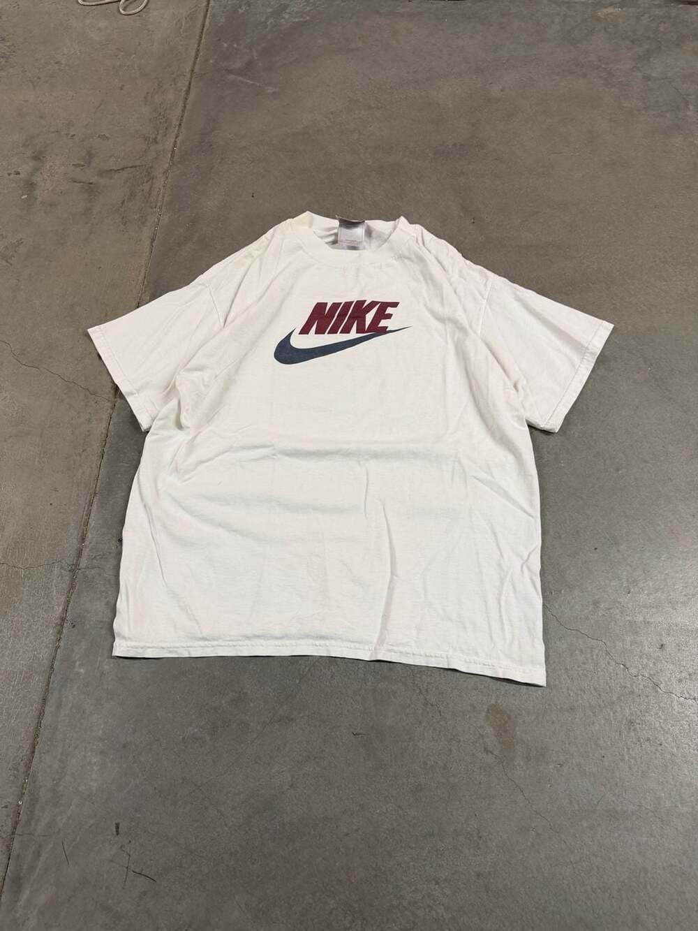 Nike Y2K  T-Shirt Size L White Vintage Logo